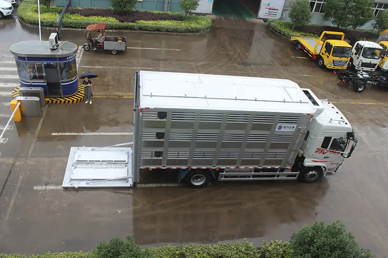 Livestock and Poultry Transport Truck