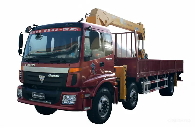 ক্রেন সহ ট্রাক